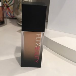 Huda Beauty Fauxfilter Foundation